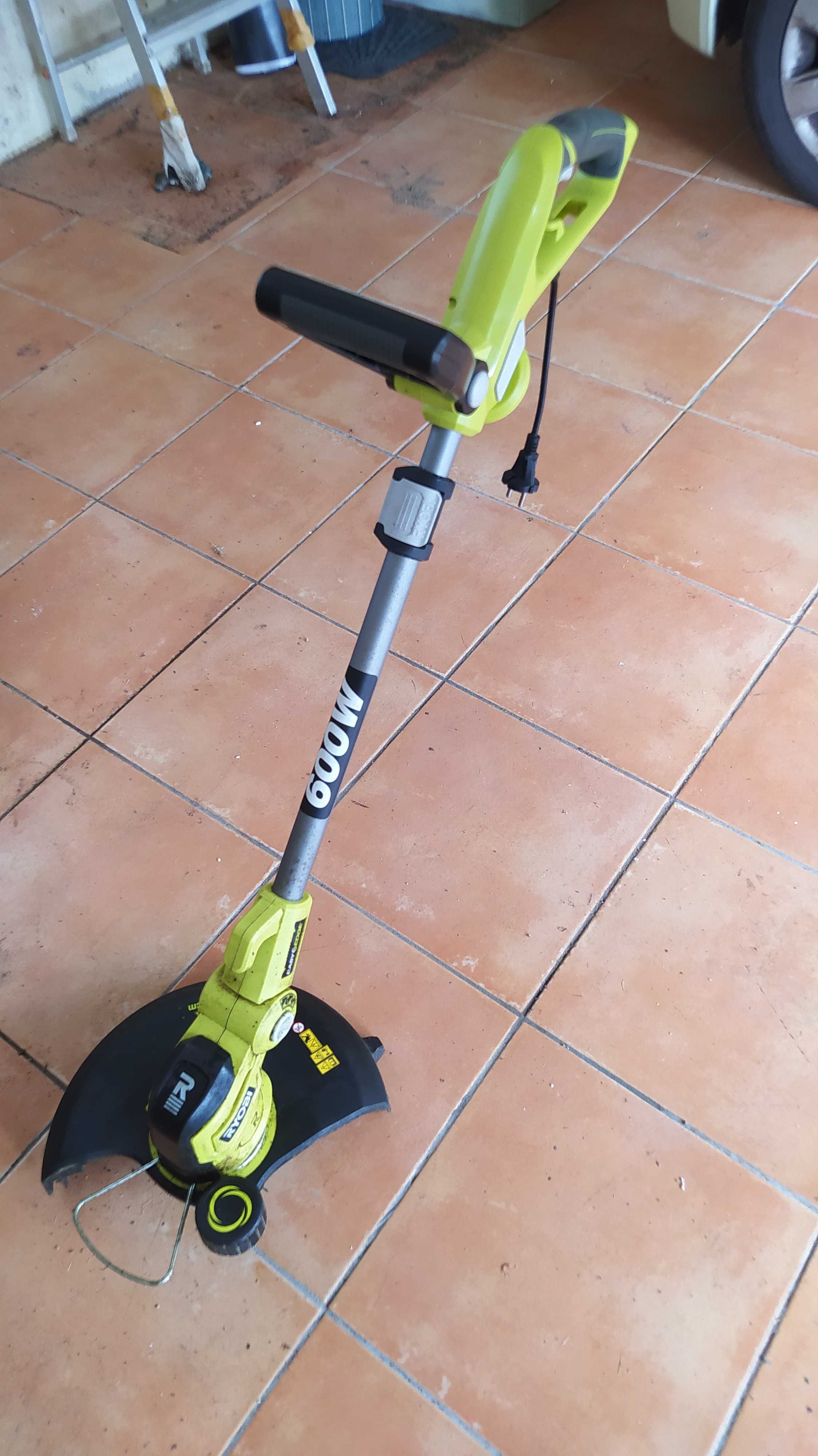 Roçadora/Aparadora Ryobi 600W