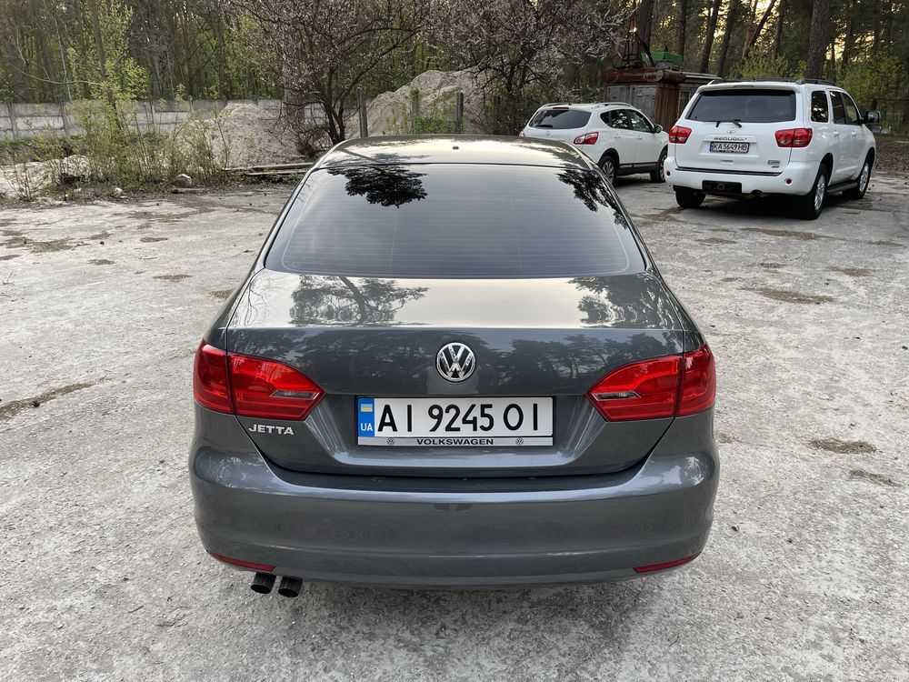 Volkswagen jetta 2011 2.0 атмосферный АКПП Автомобиль