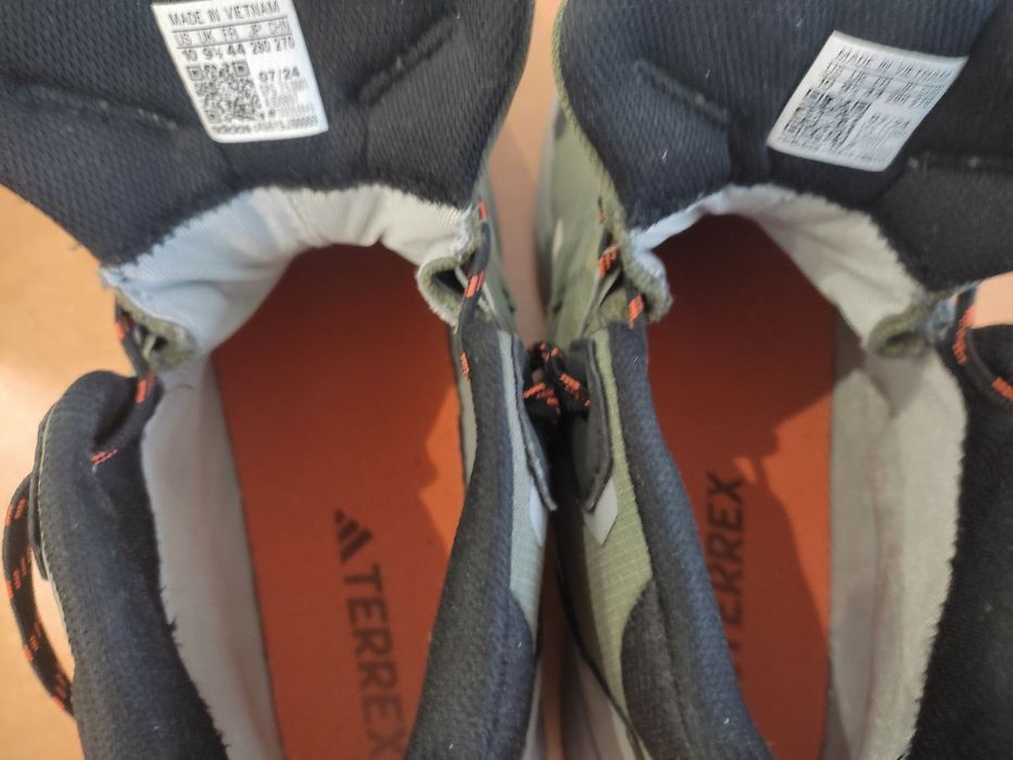 Продам ботинки Adidas 44р