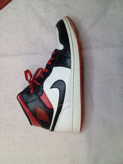 Nike Air Jordan 1 Retro (Black/White/Red) - Rozmiar 43