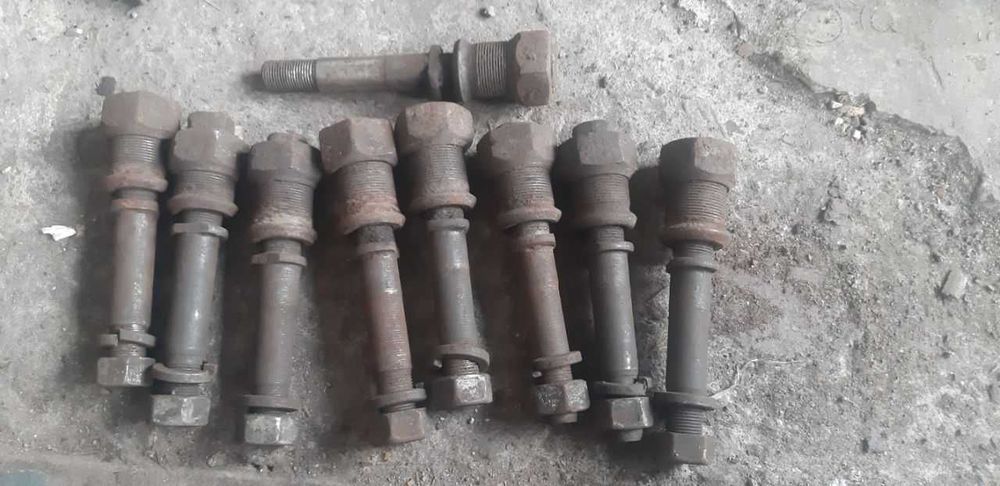 Шпилька ступицы колеса заднего КрАЗ правая L=130 мм 256Б1-3104050