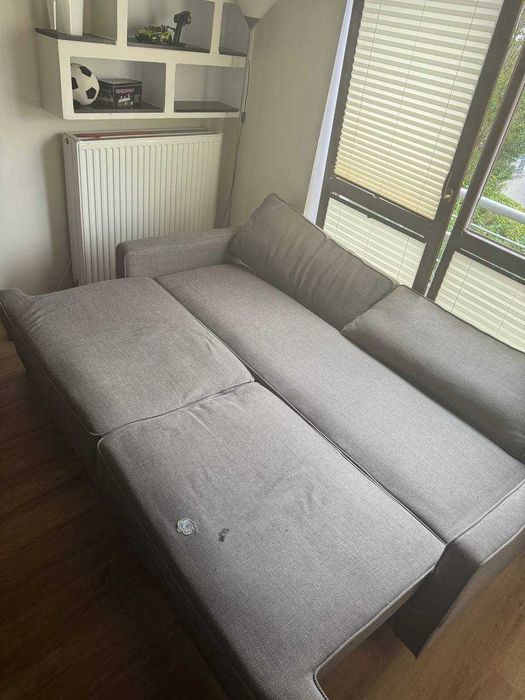 dwuosobową sofę w dobrym stanie
