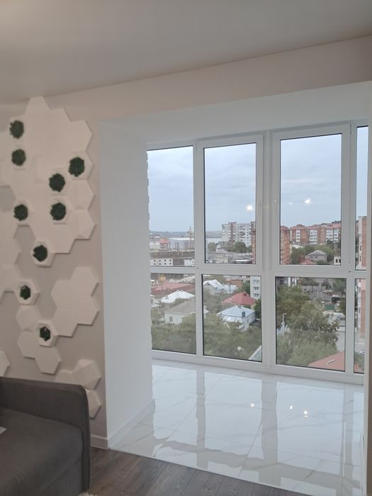 Продається  велика 1 кім.студія  р-н Новий  світсвіт