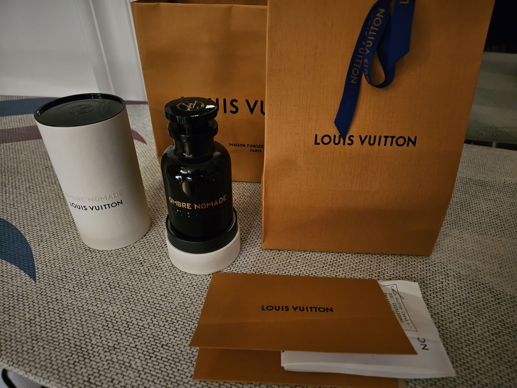 Perfum Louis Vuitton Ombre nomade 100ml 
W butelce brakuje 10ml.
Sprze