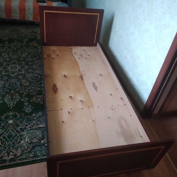 Ліжко радянське бердичівського виробництва односпальне.