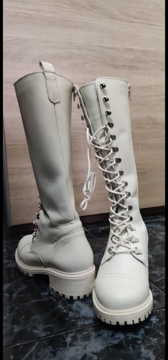 Botas quase novas em excelente estado