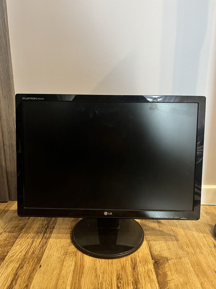 Monitor LG widoczny na zdjeciu