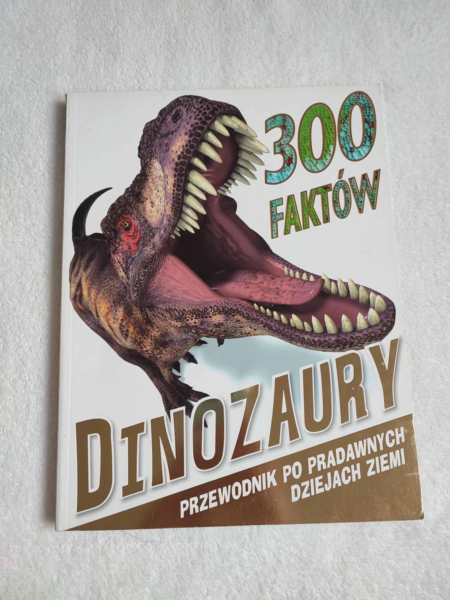 Książka "300 faktów: dinozaury"