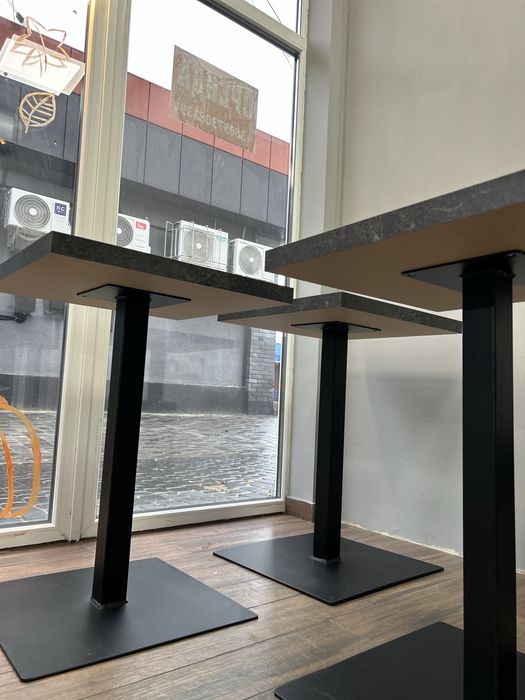 Столи на металевій ніжці гарні