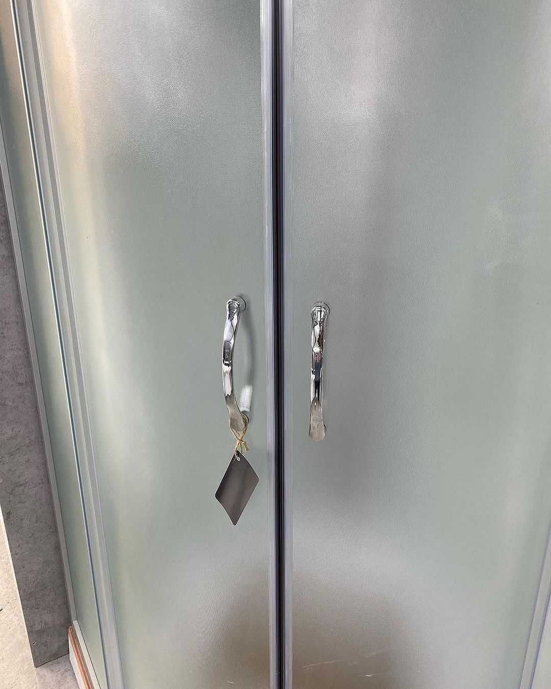 Душовий бокс у ванну кімнату