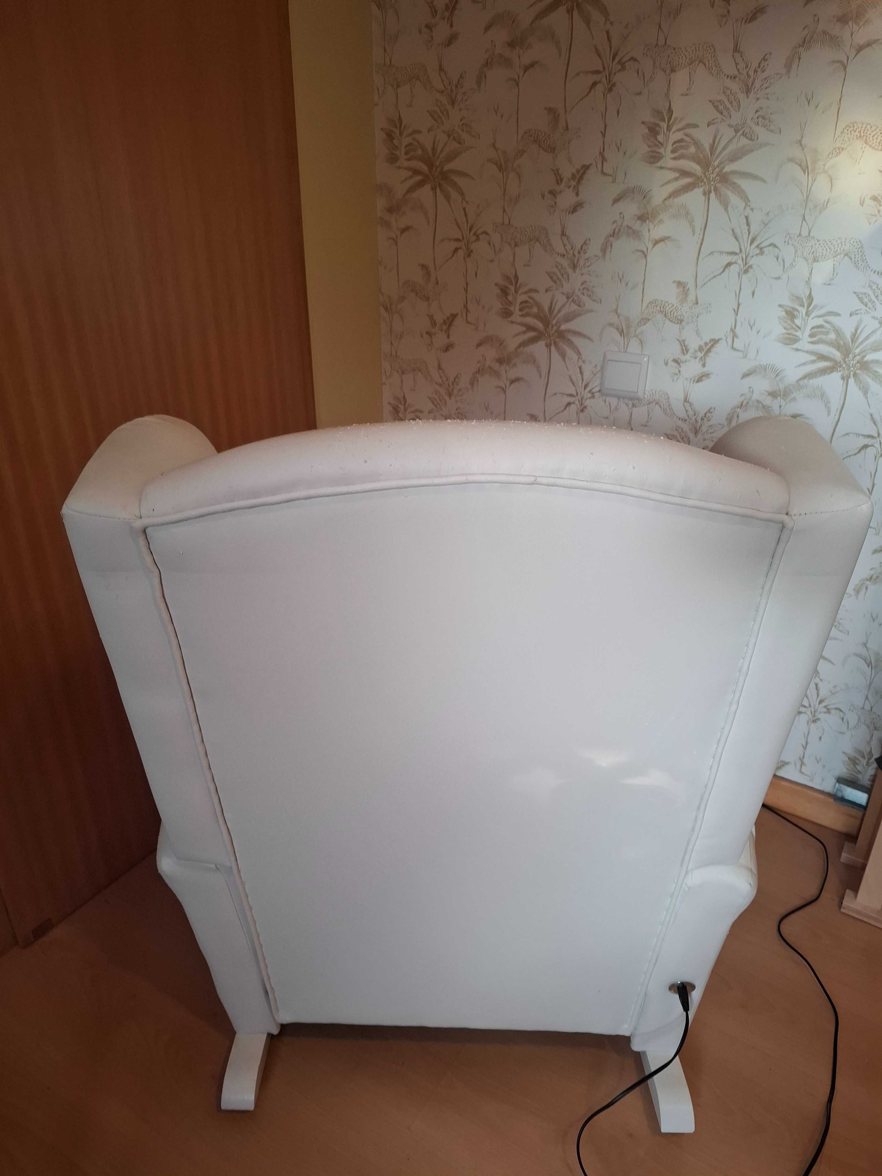 Poltrona de Amamentação / Recliner com Apoio de Pés — Polipiel Bege