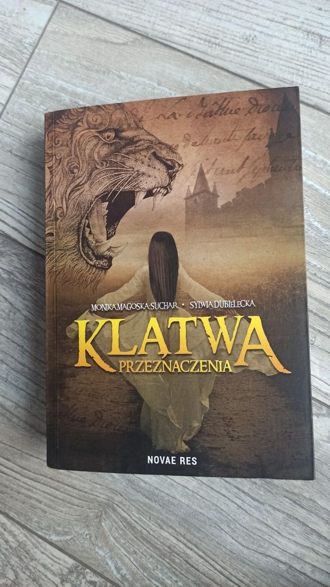 Klątwa przeznaczenia, Monika Magoska-Suchar, Sylwia Dubielecka