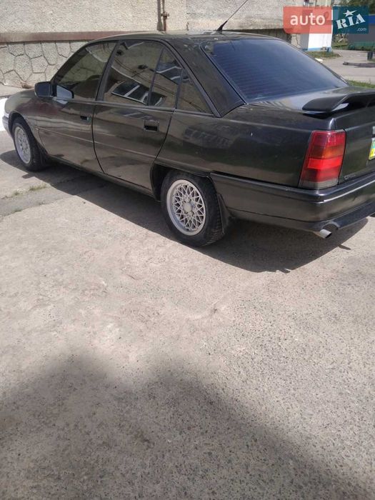 Автомобиль Опель омега