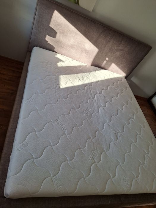 Okazja! Sprzedam łóżko do sypialni wraz z materacem. JAK NOWE