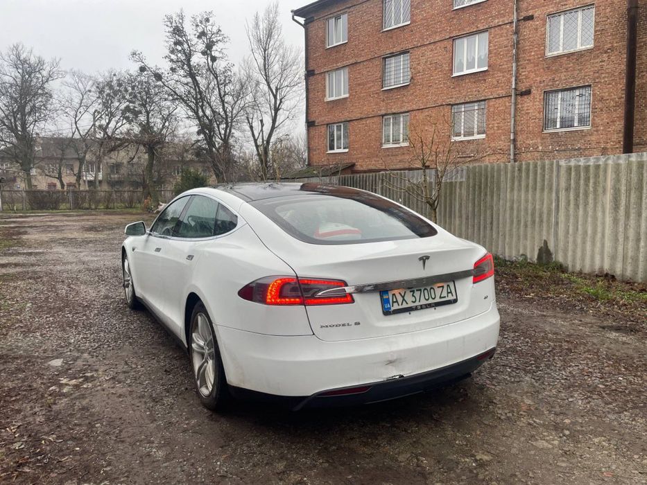 Tesla Model S 2013 год выпуска 60KB пневмо срочно!
