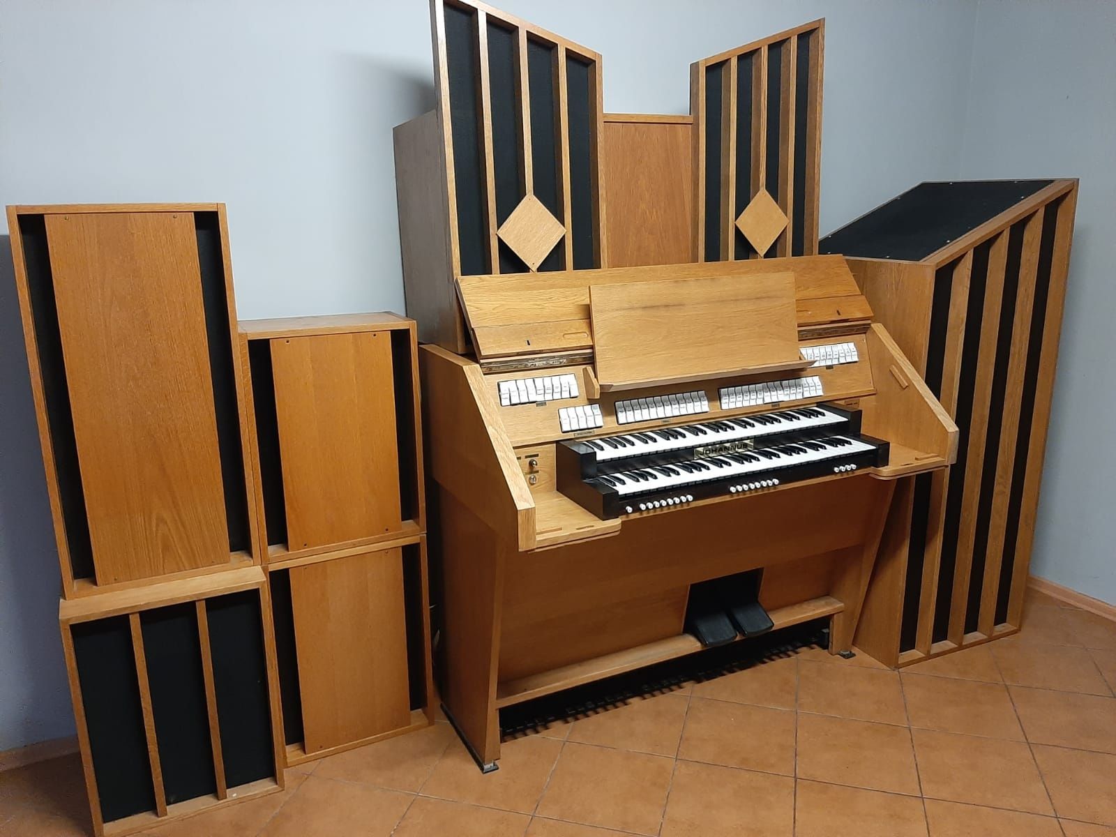 Organy Johannus Opus 310 analogowe z głośnikami