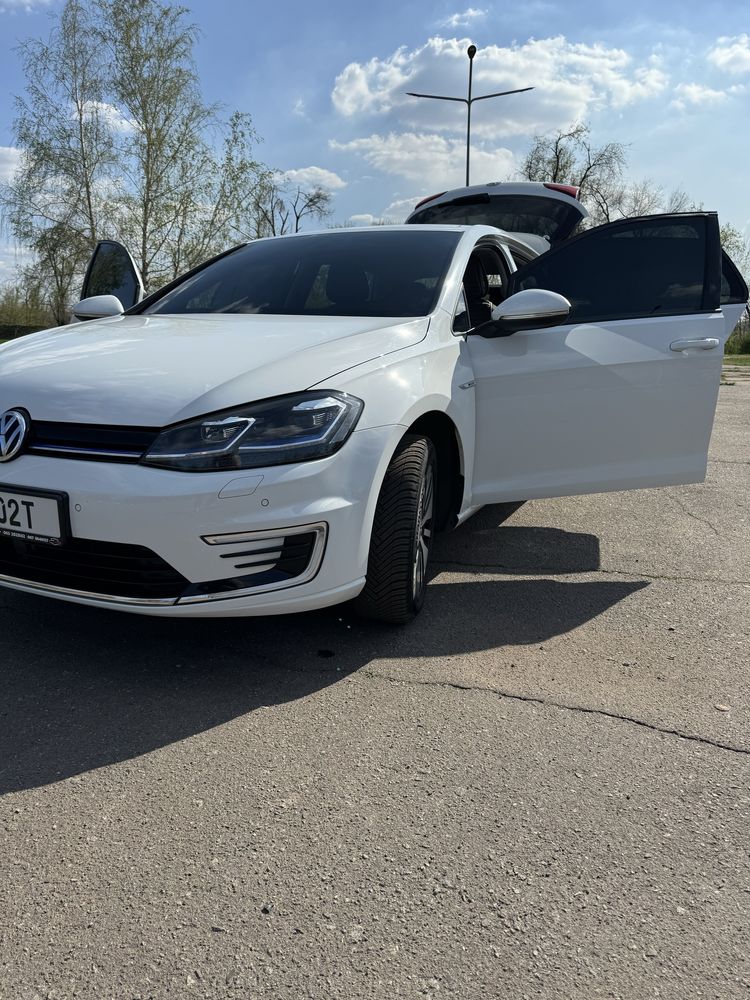 Продам Volkswagen e-Golf 2020 36 КвТ