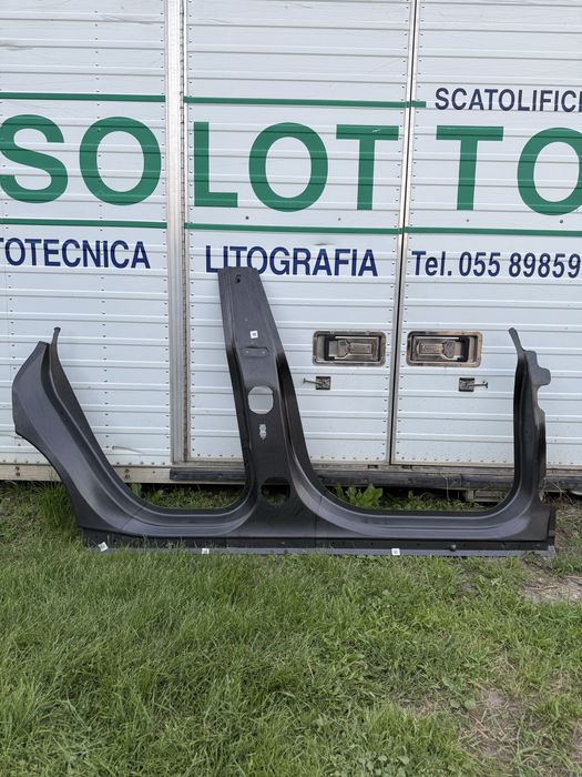 Карбонова накладка BMW IX,декоративна накладка БМВ І20,поріг BMW IX