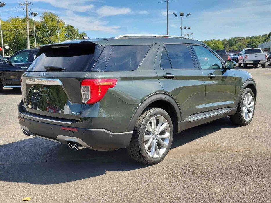 Ford Explorer Platinum      2022