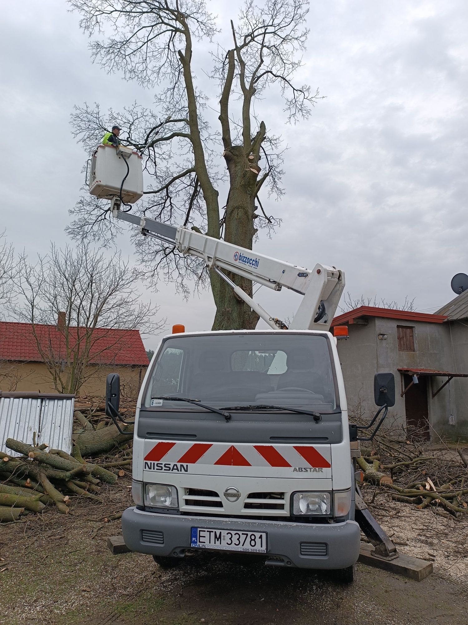 Usługi podnośnikiem koszowym