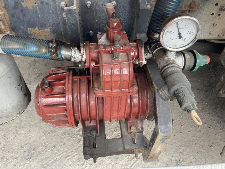 Scania z beczką asenizacyjną