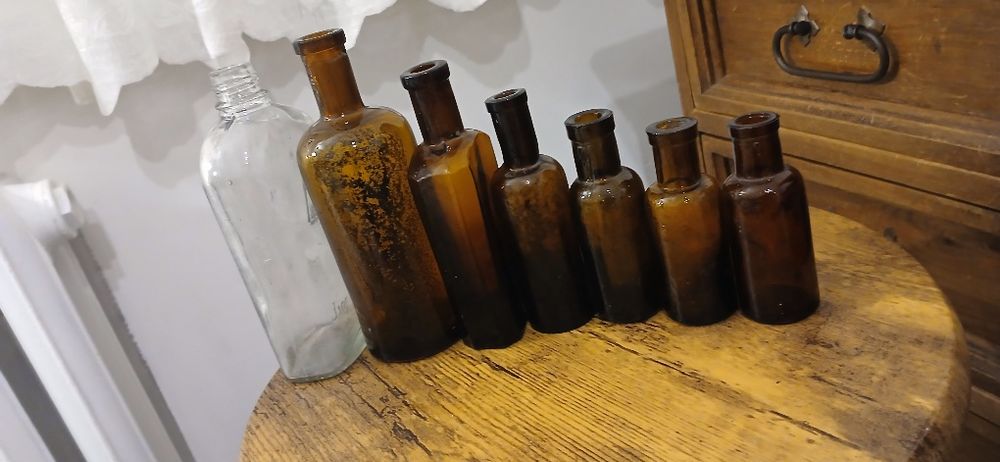 Stare butelki  apteczne,  farmaceutyczne , flaszki, Isopharm Warszawa