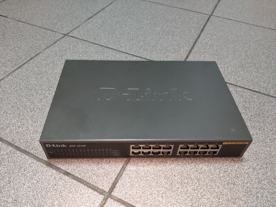 Комутатор, свіч некерований D-Link Des-1016D