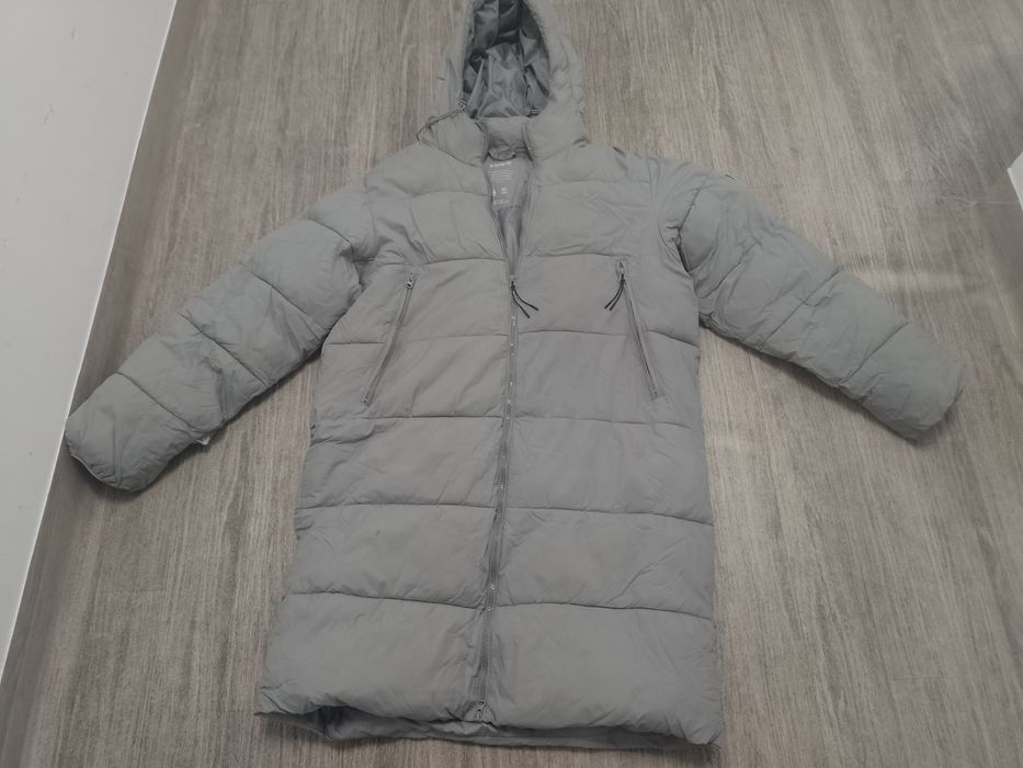 Sprzedam płaszcz damski zimowy firmy Pulle Bear rozmiar 38 z kapturem