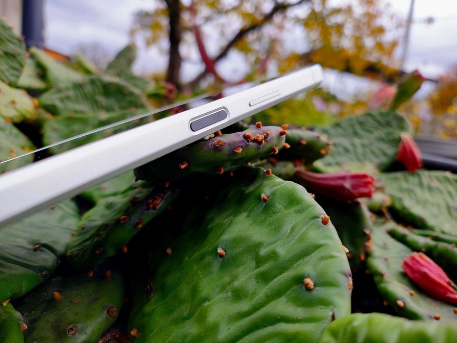 Ексклюзивний смартфон Sharp AQUOS R8 (2sim,STD-810,4570ma,6.4" 240гц)