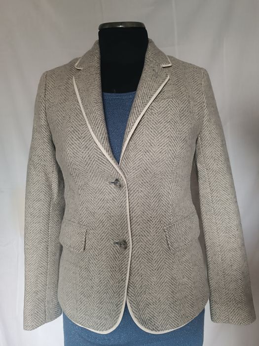 Теплий світлий жакет