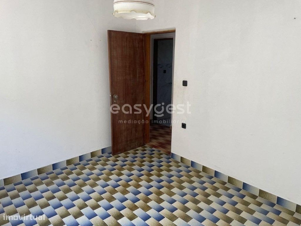 Moradia Isolada com boas áreas, T4 com Sótão em Amor, Leiria