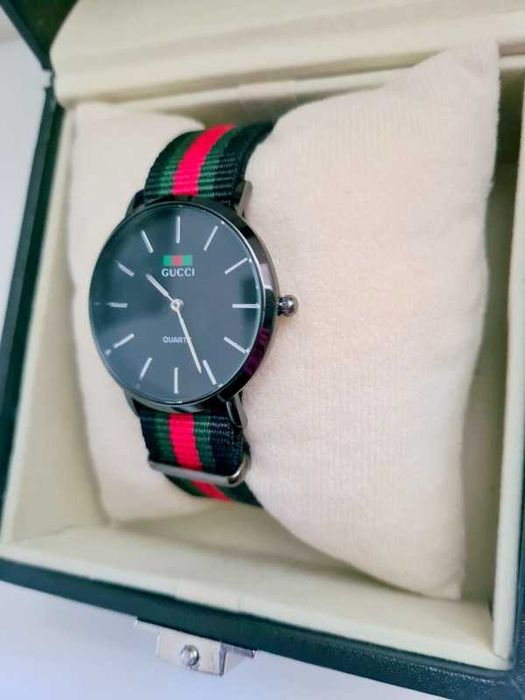 Zegarek damski Gucci średnica 3,4cm  nowy w pudełku