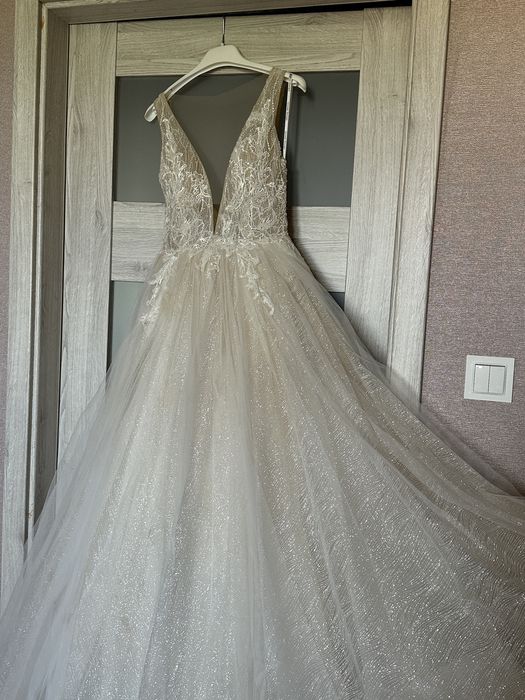 Suknia ślubna w kolorze ivory z trenem