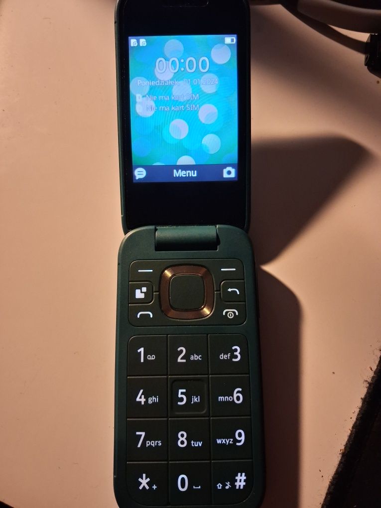 Nokia 2660 flip + stacja ładująca
