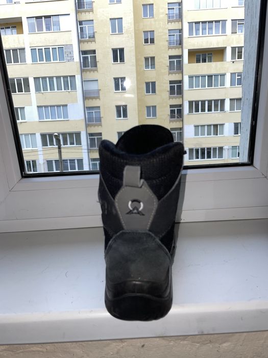 Lowa чоботи 37