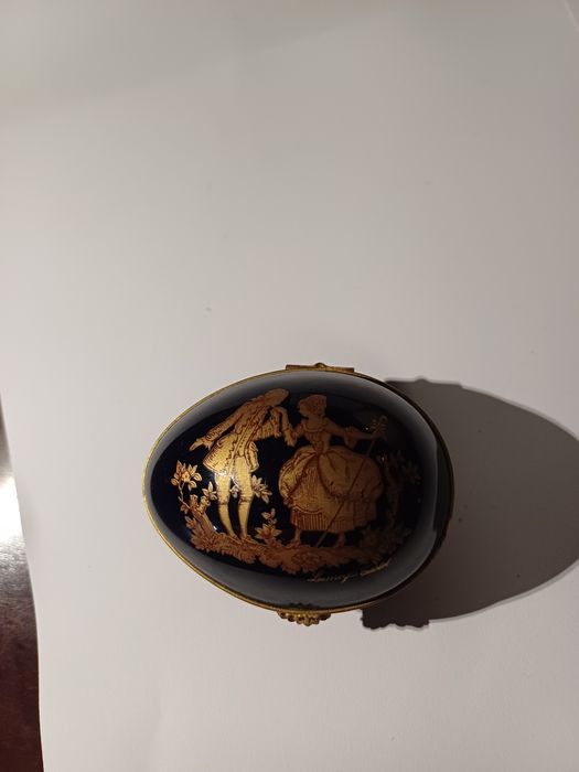 Ovo de Limoges Castel