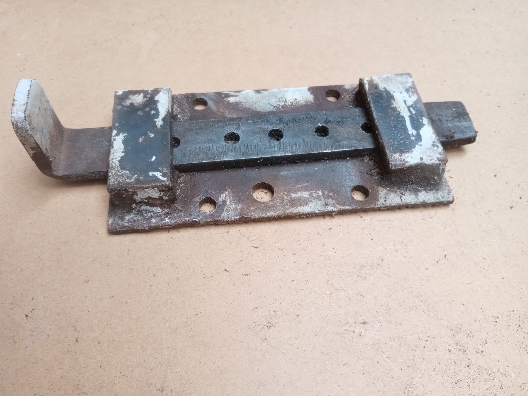 Zasuwa metalowa do drzwi