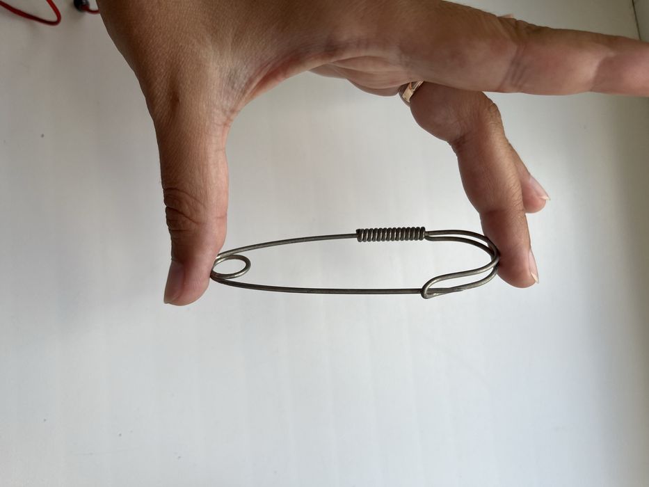 Булавка на одежду. Декор для одежды.