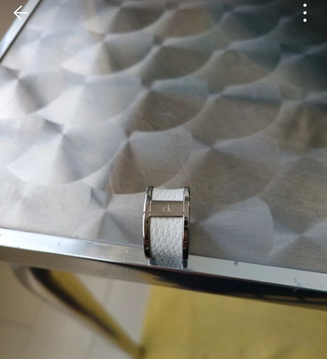 Anel ck com pouco uso motivo da venda  deixou de servir