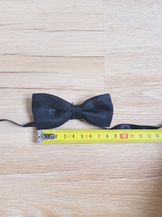 Czarna satynowa muszka dla małego chłopca