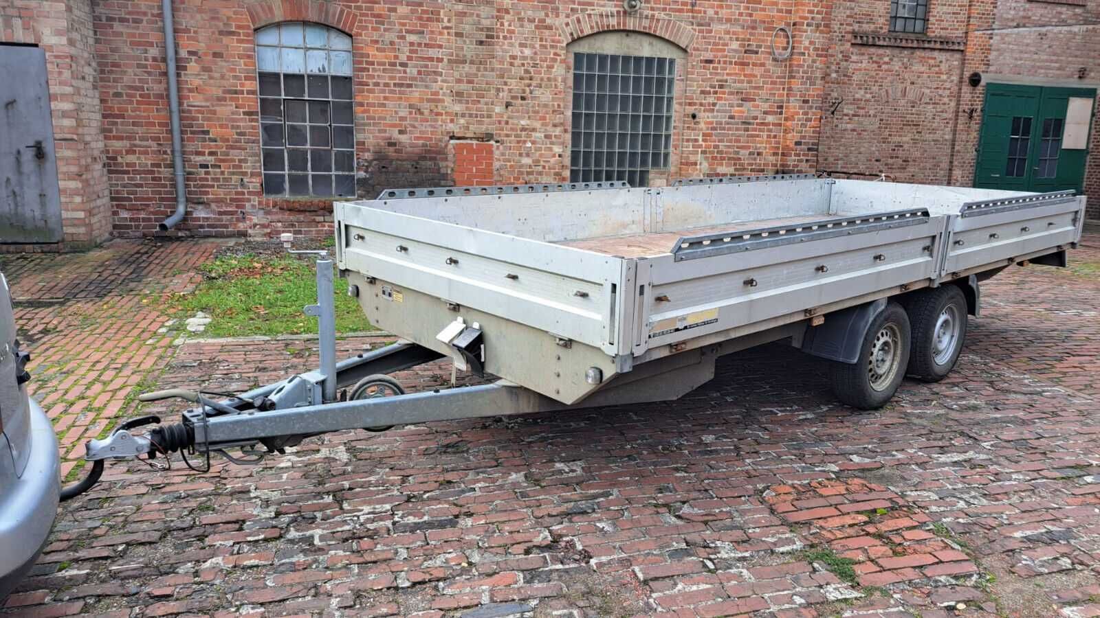 Laweta Przyczepa przyczepka 5m na 2 osie auta dmc 2700kg NAJAZDY BURTY