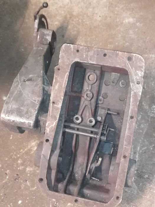 Korpus podnośnika pokrywa siłownika obudowa C-385 C-380 URSUS 912 914