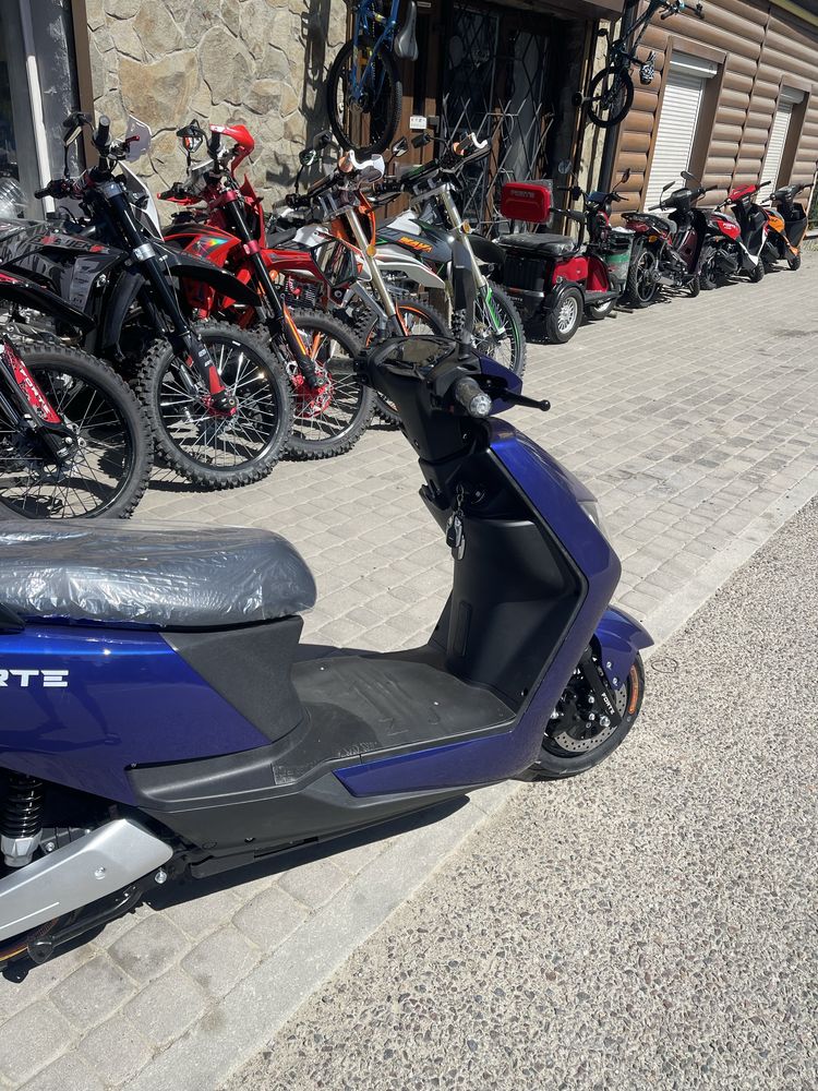 Електроскутер FORTE T3 1800W