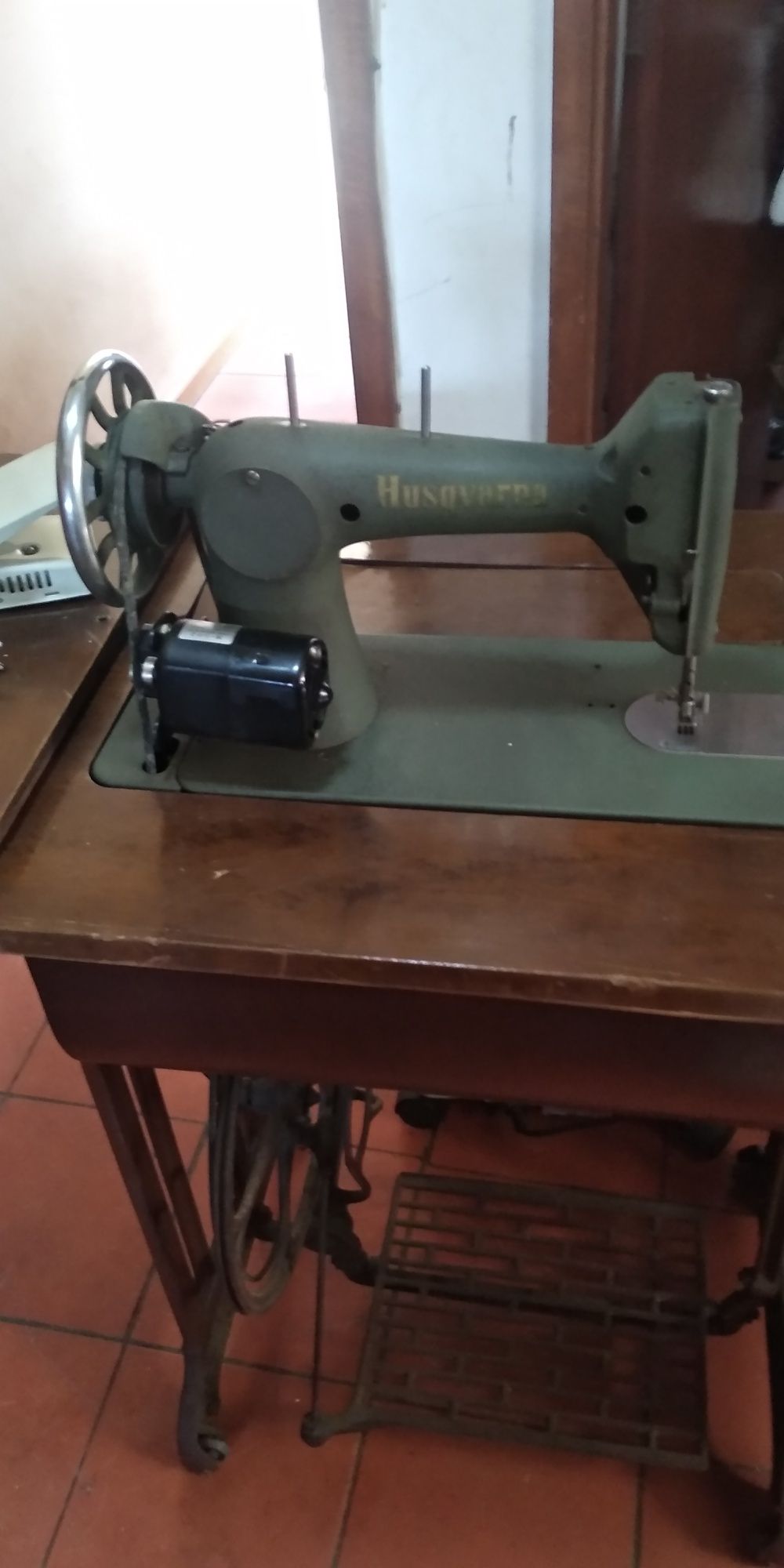 Máquina de costura de marca Husqvarna