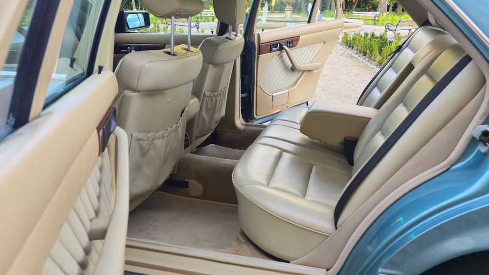 Wynajem auta na ślub – Mercedes-Benz 560SEL z kierowcą