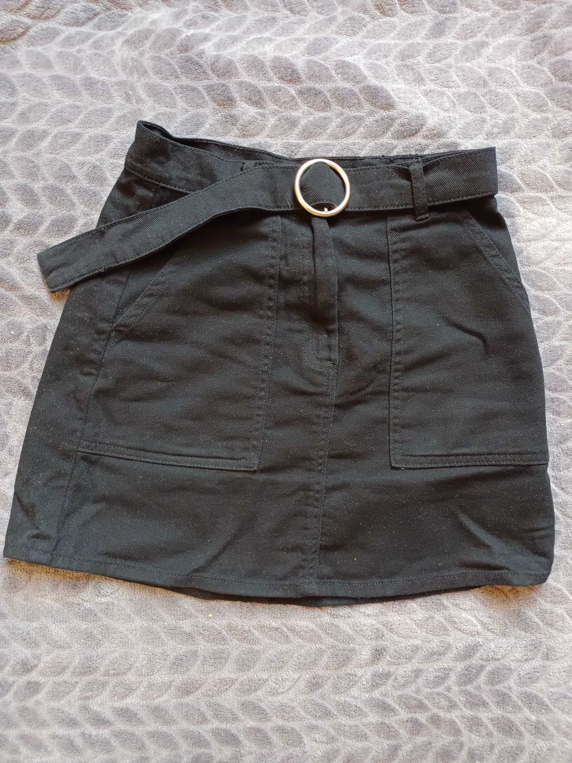 Czarna mini jeansowa spódnica