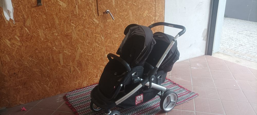 Carrinho gêmeos ou duplo