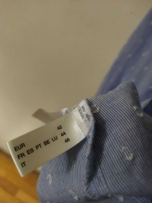 Blusa azul clara em excelente estado