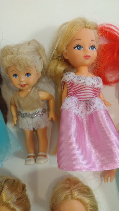 Zestaw małych laleczek dla dziewczynki