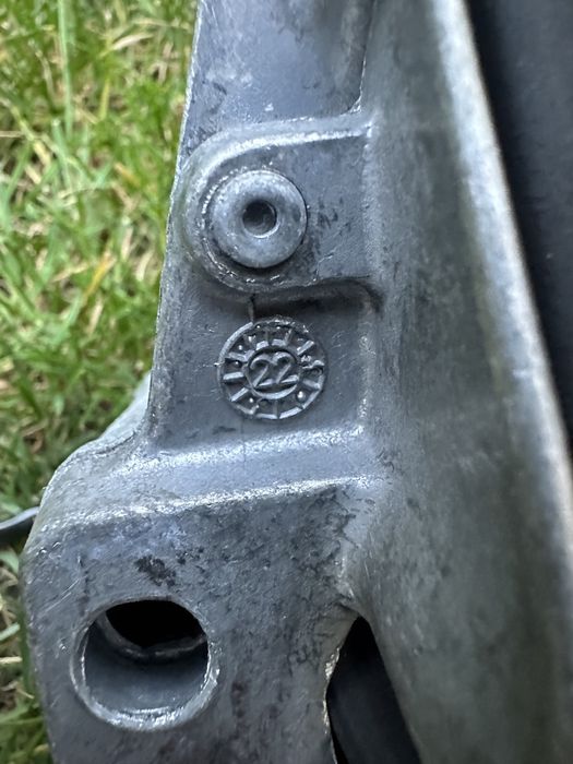 Подушка двигуна  8R0199381